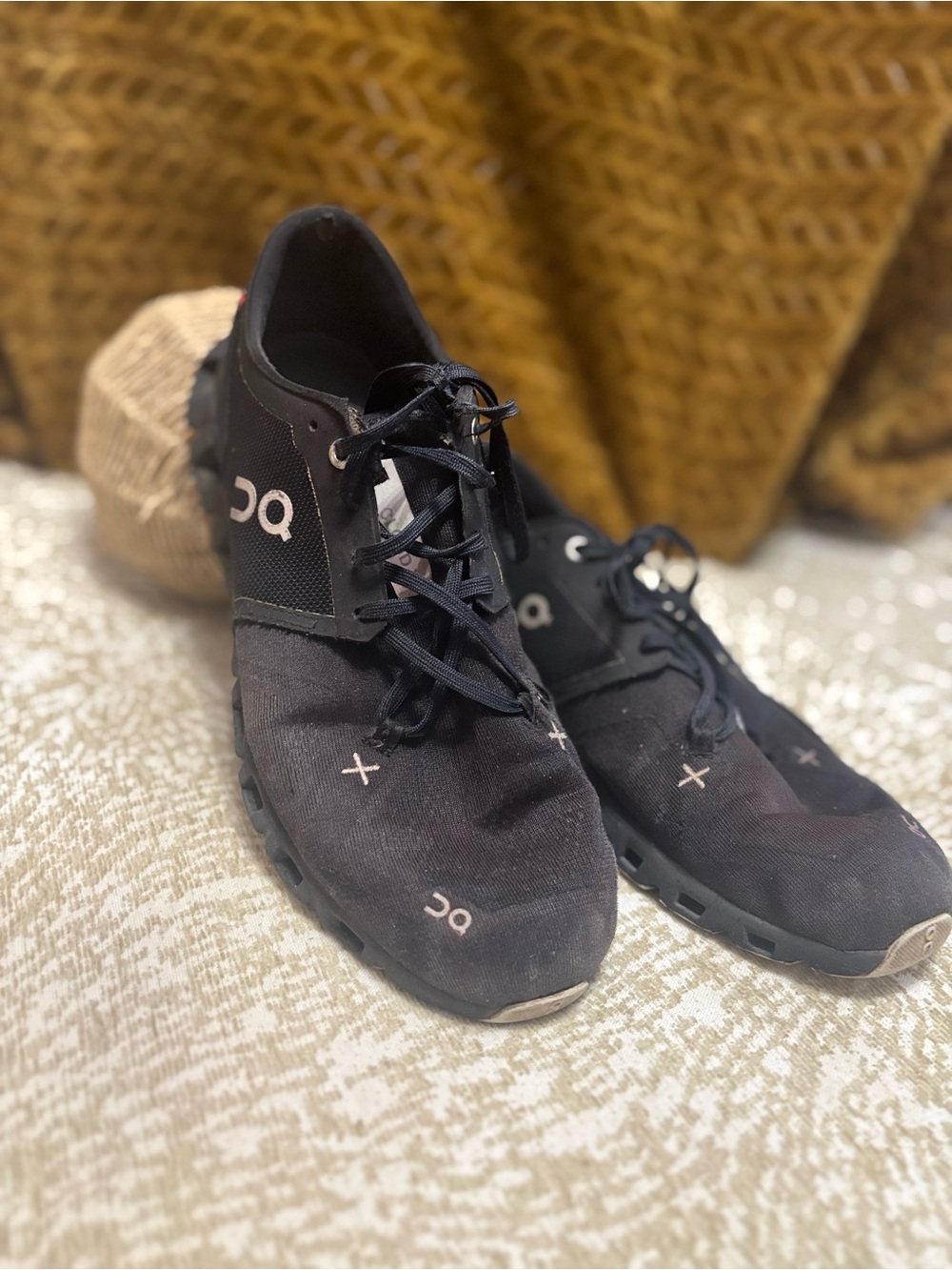 On Clouds Black Men's Athletic Cloud-Style Lace-Up Sneakers
